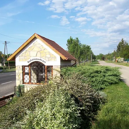 Haus Martha Gazde/Camere de închiriat Balatonudvari